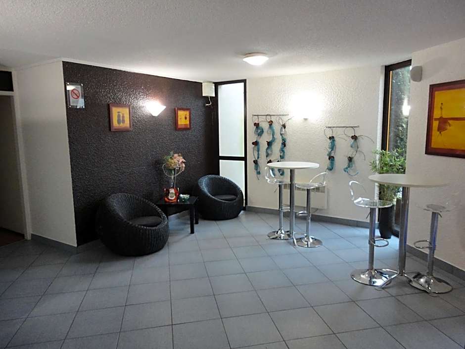 Kyriad Chantilly Hotel