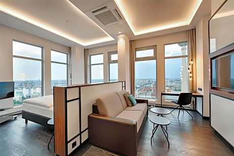 Sky Deluxe Corner Suite