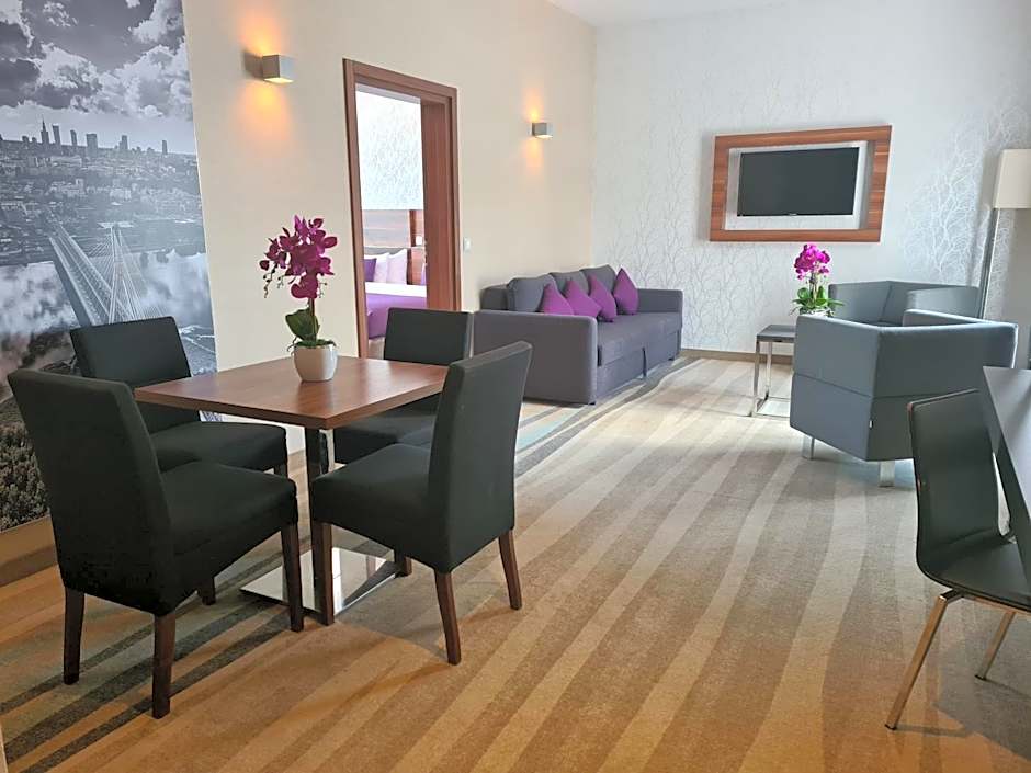 Warsaw Plaza Hotel