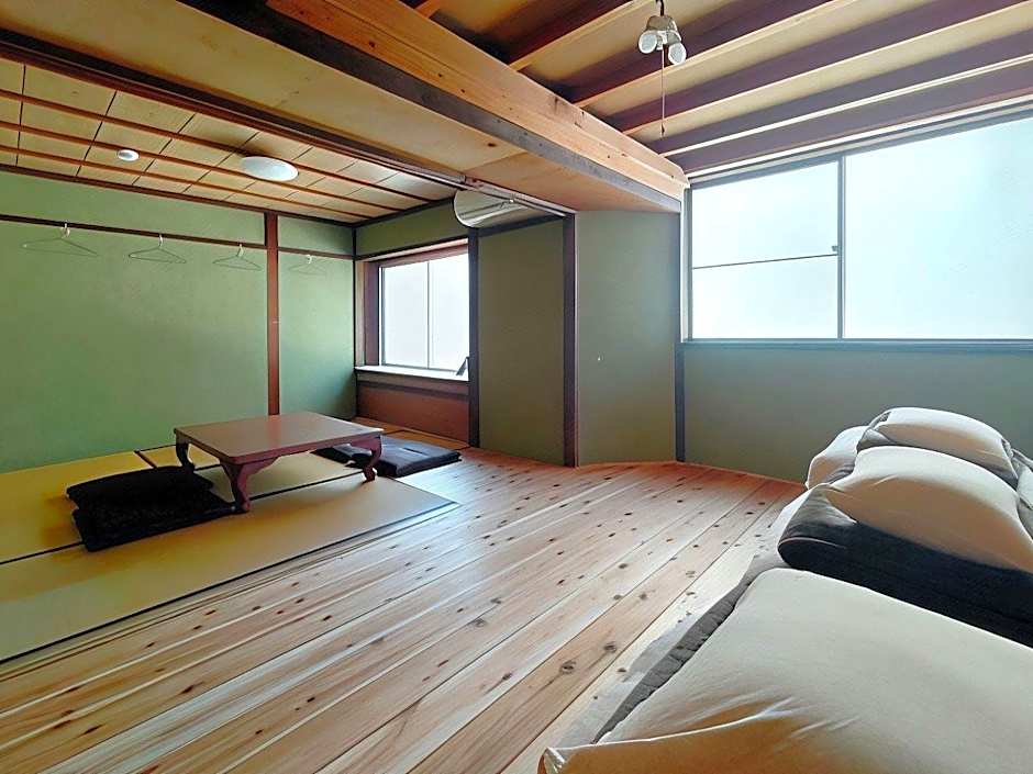 Guesthouse Bench