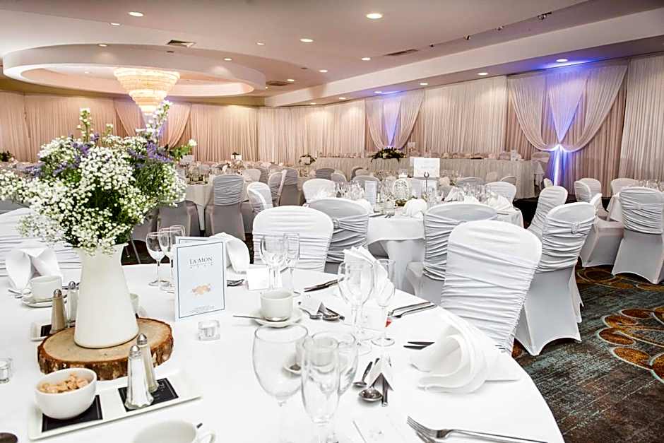 La Mon Hotel & Country Club