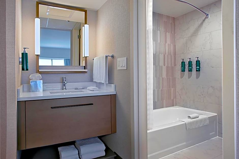DoubleTree By Hilton Cedar Rapids Convention Complex