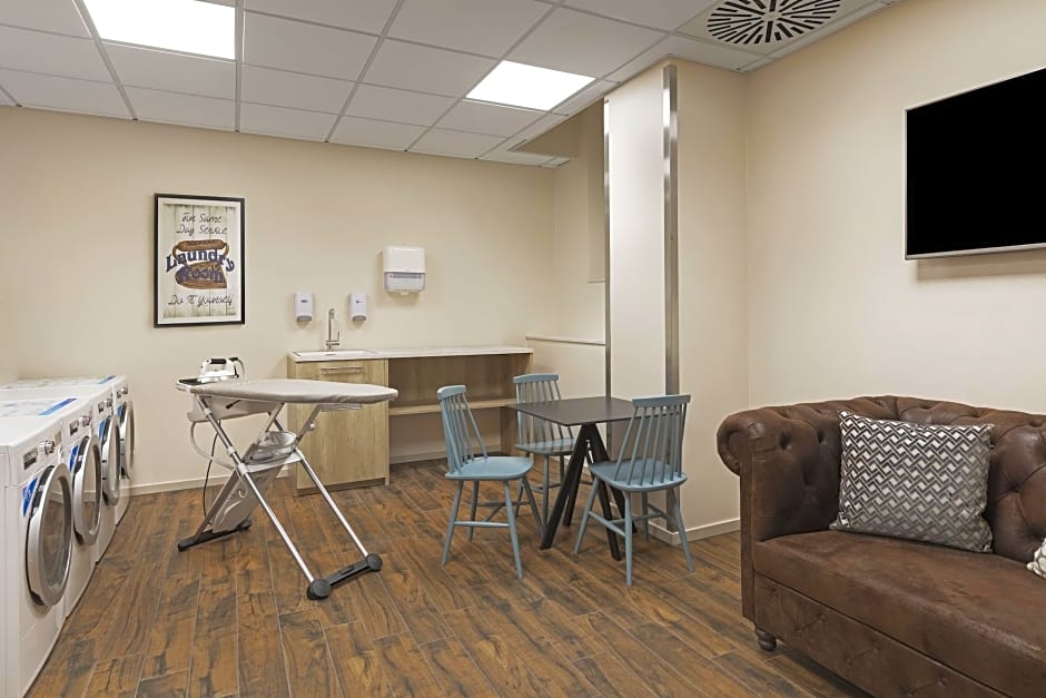 Stellaris Apartment Hotel