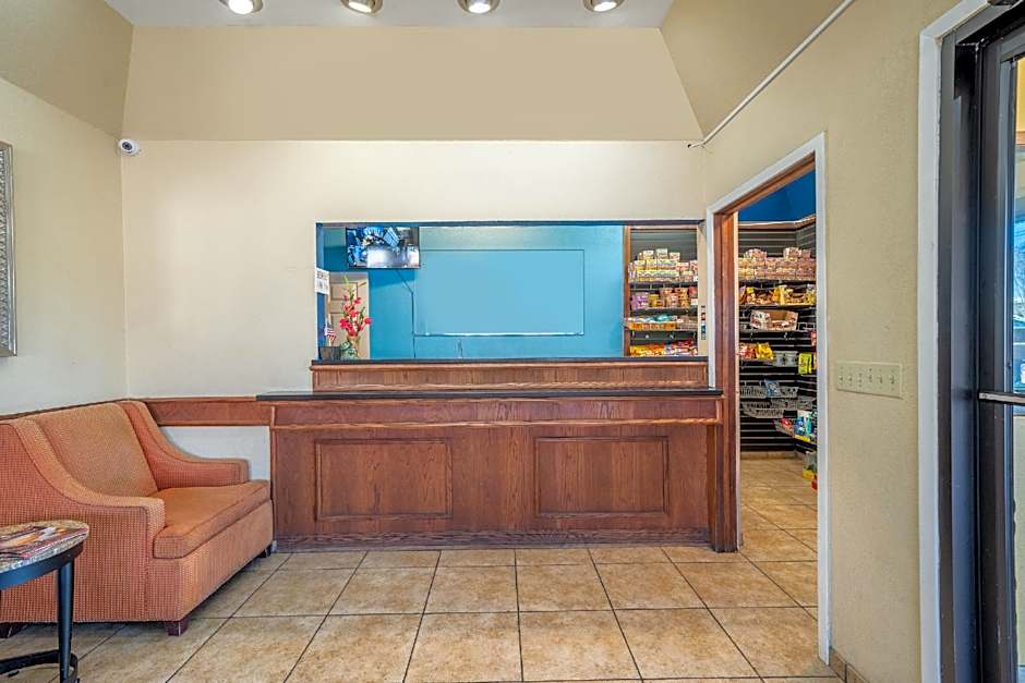 Econo Lodge Inn & Suites Downtown San Antonio