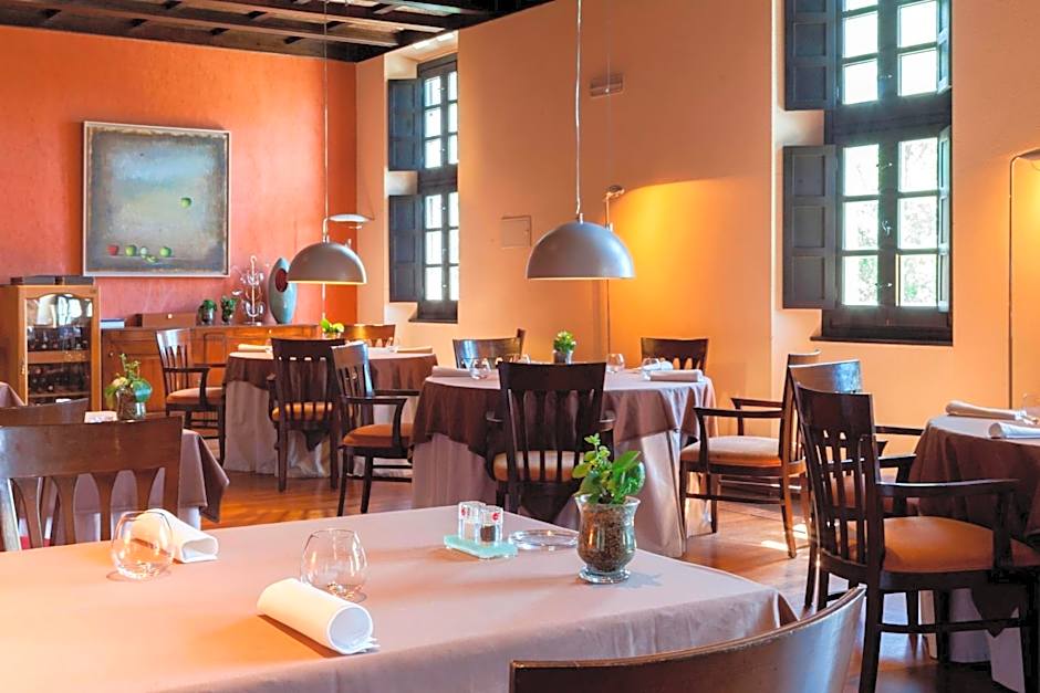 AC Hotel by Marriott Palacio de Santa Ana