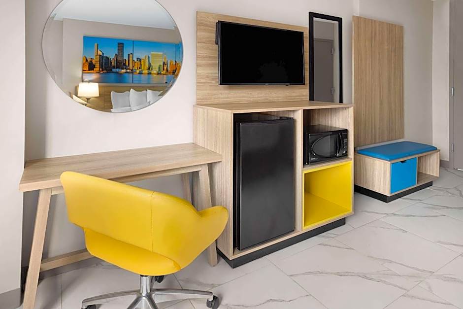 Days Inn by Wyndham Staten Island