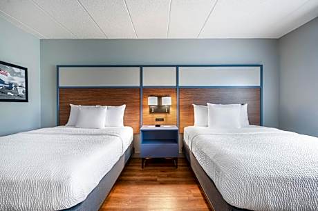 Deluxe Queen Room - Mobility Access/Non-Smoking