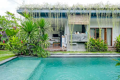 The Kumpi Bali by The Lavana