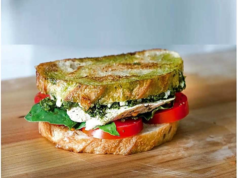 Goodfellas Thong lo Hostel #Check in time needed#