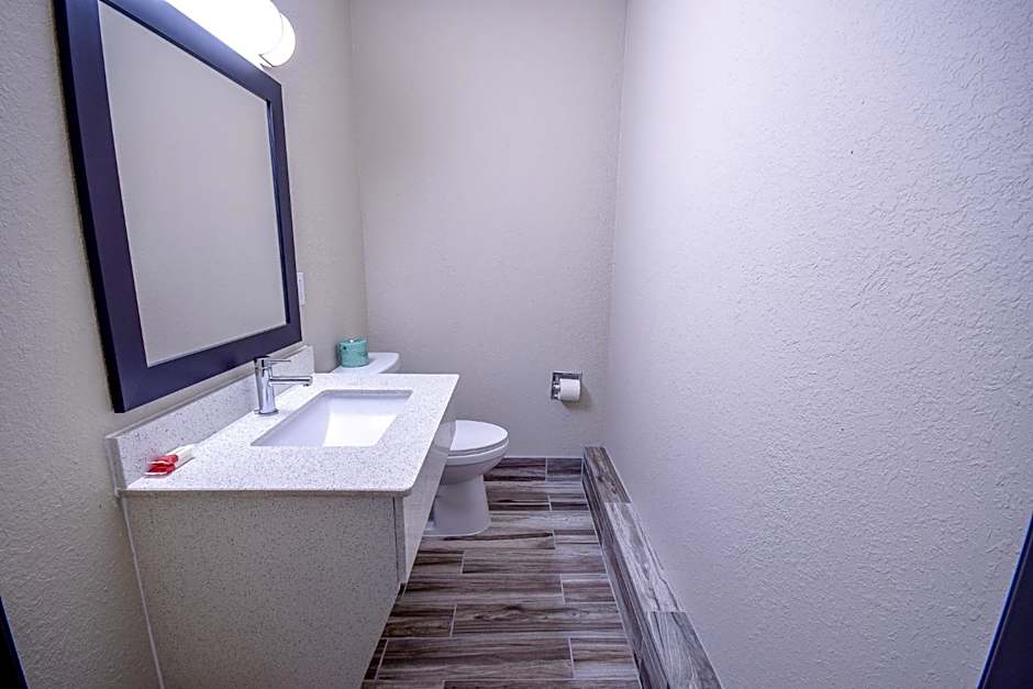 Days Inn & Suites by Wyndham Wisconsin Dells
