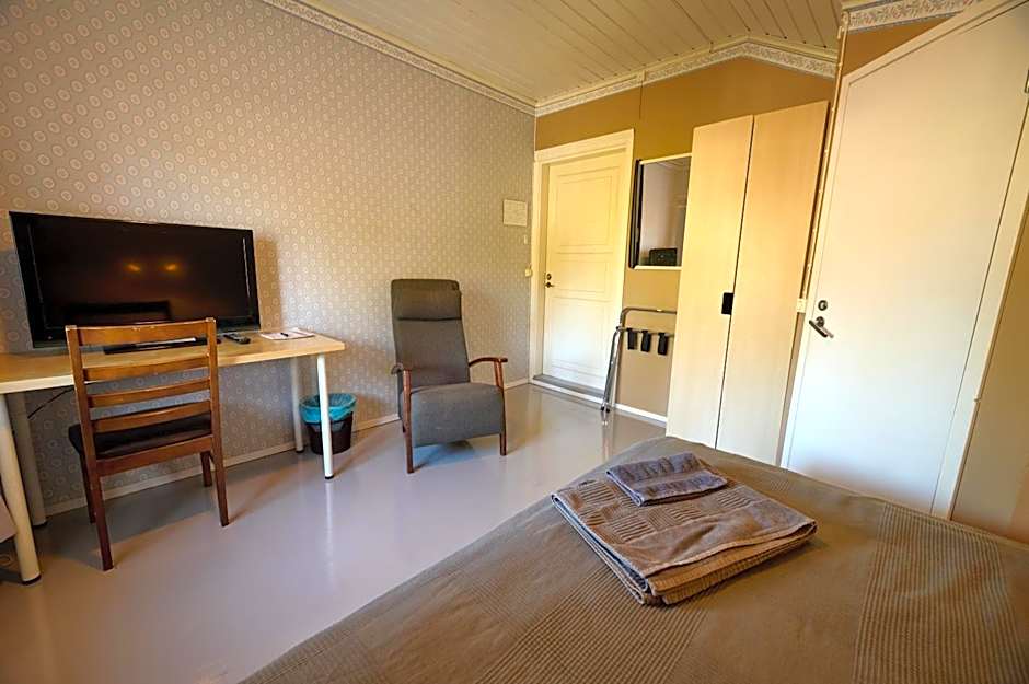 Liekorannan Majatalo- kodinomaista majoitusta rautatieasemaa vastapäätä