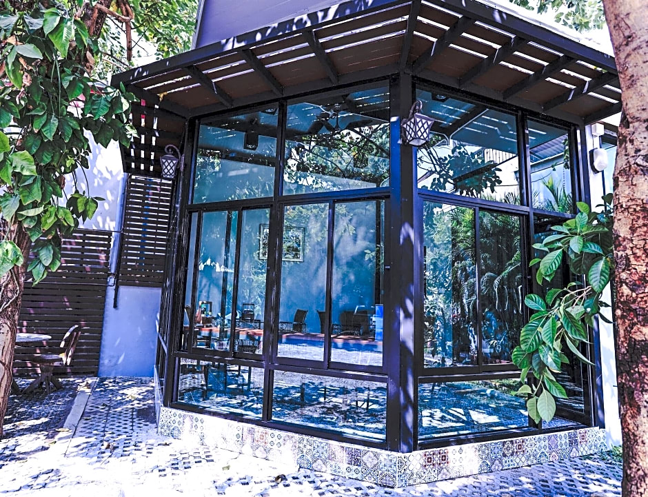 Sansabai House Hotel