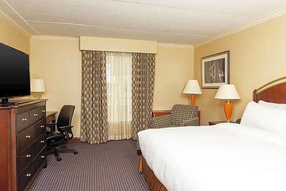 DOUBLETREE BY HILTON HOTEL GRAND RAPIDS AIRPORT