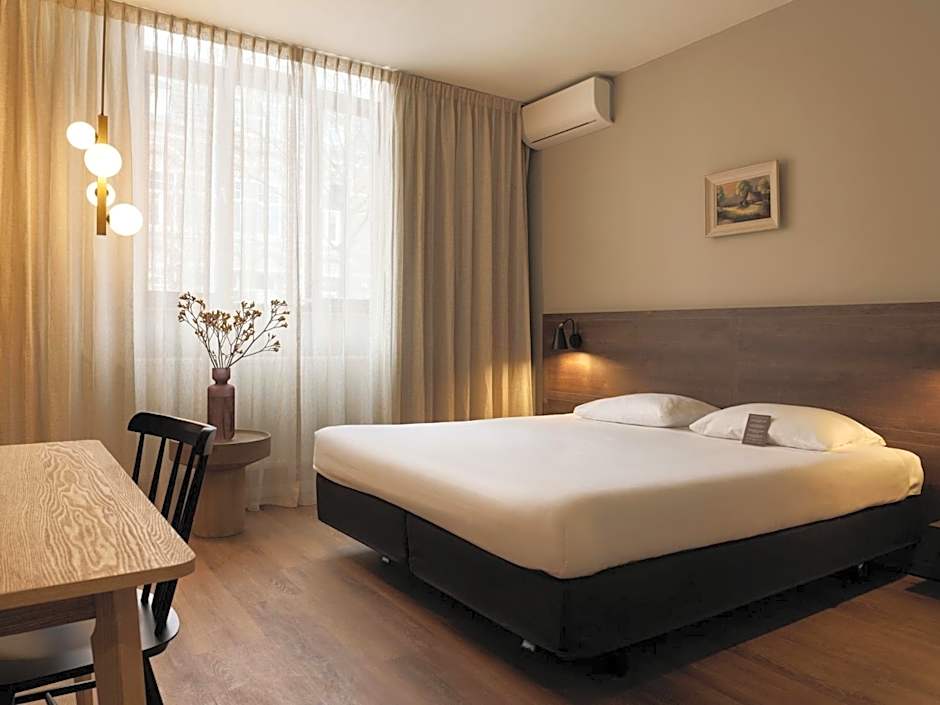 Photo 1 of 4 of Medium Double Room