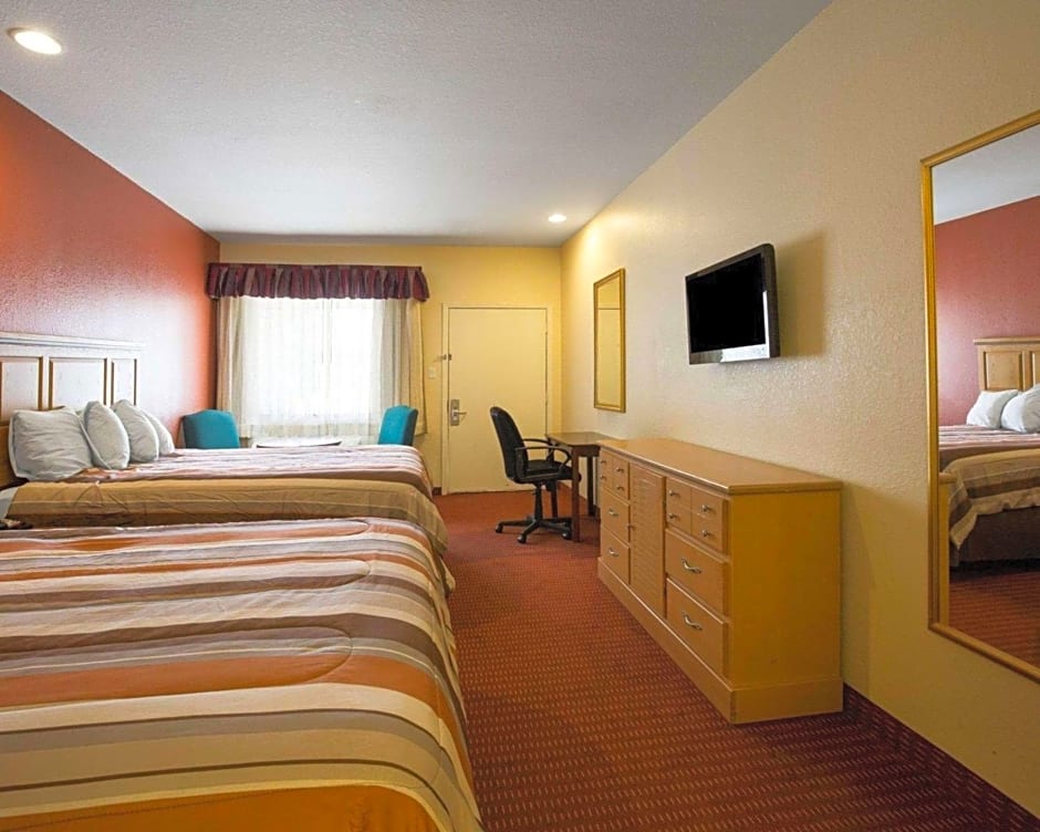 Scottish Inn & Suites IAH West