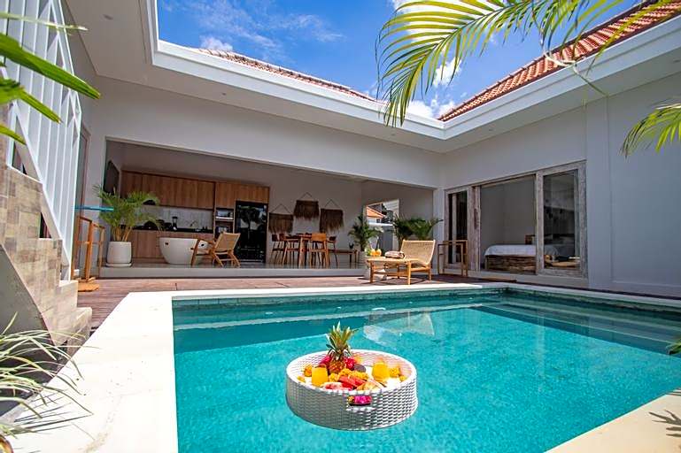 Amazing 3 Bedroom Canggu Villa with Pool and Rooftop Rice Field View