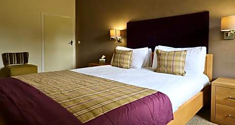 Suite With Four Poster Bed