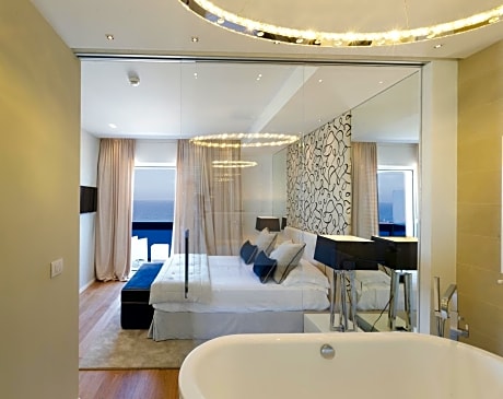 Suite with Front Sea View