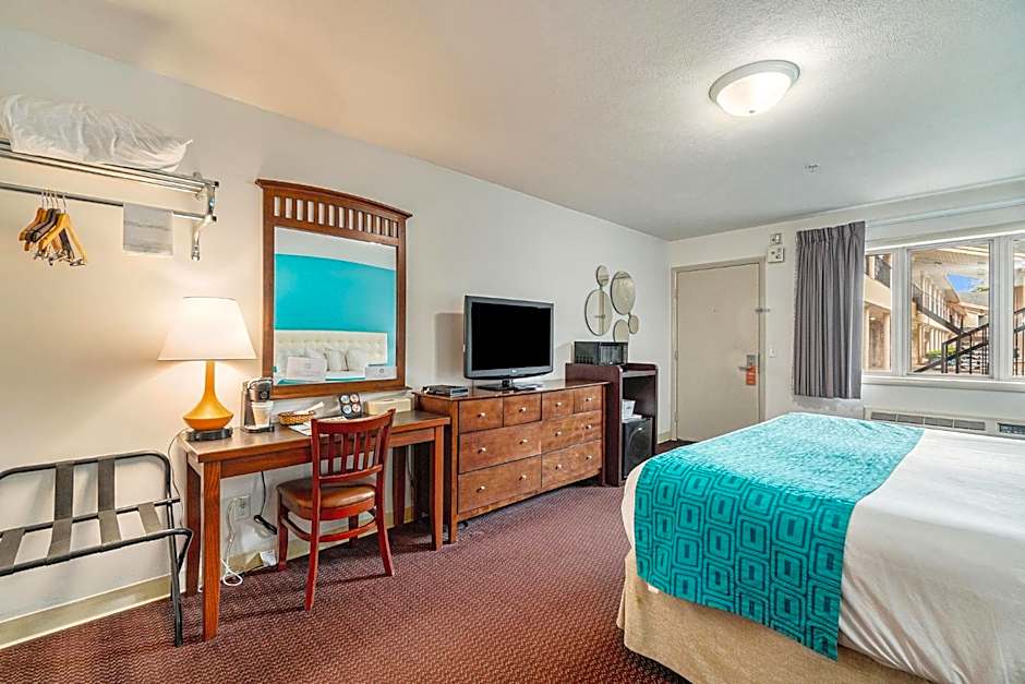 Howard Johnson by Wyndham Traverse City