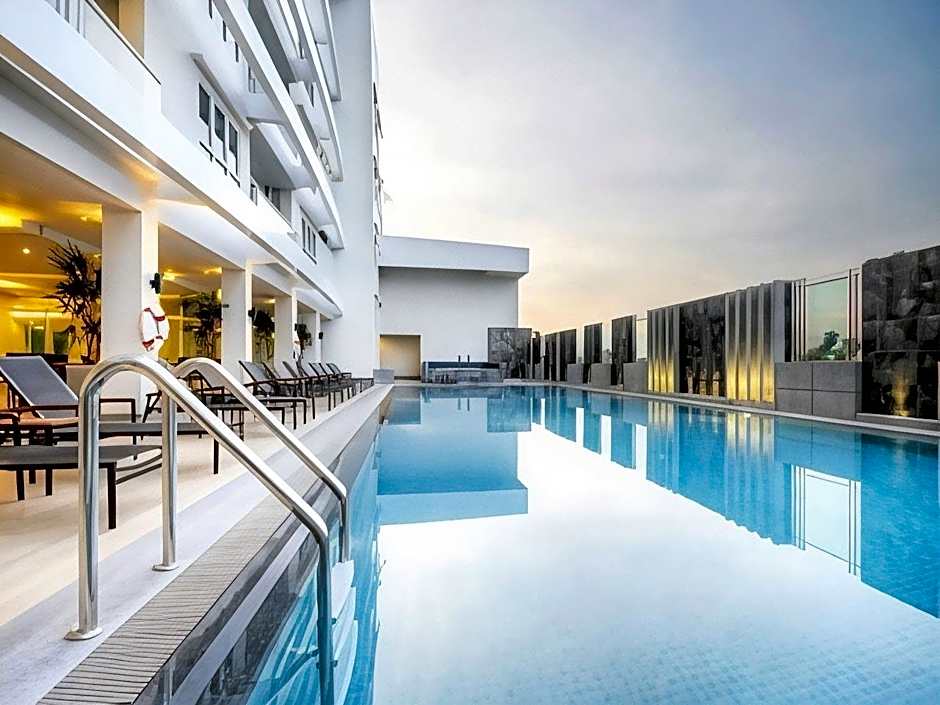 Classic Kameo Hotel & Services Apartment