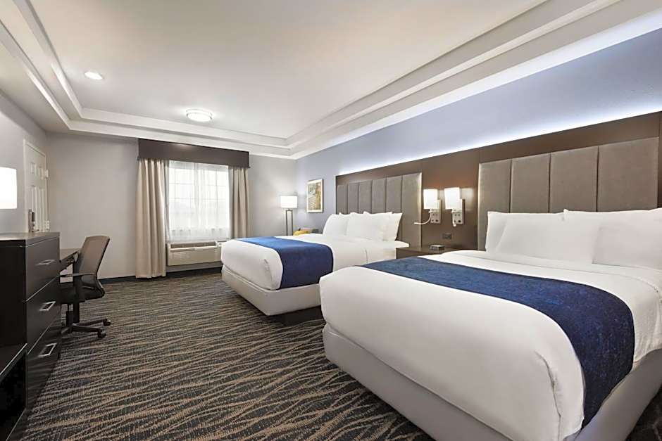 Days Inn & Suites by Wyndham Houston Hobby Airport