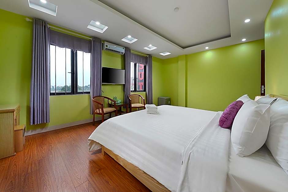 Golden Lotus Airport Hotel & Travel