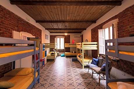 Bunk Bed in Mixed Dormitory Room