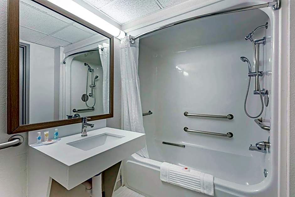 Comfort Inn & Suites Cuyahoga Falls - Akron