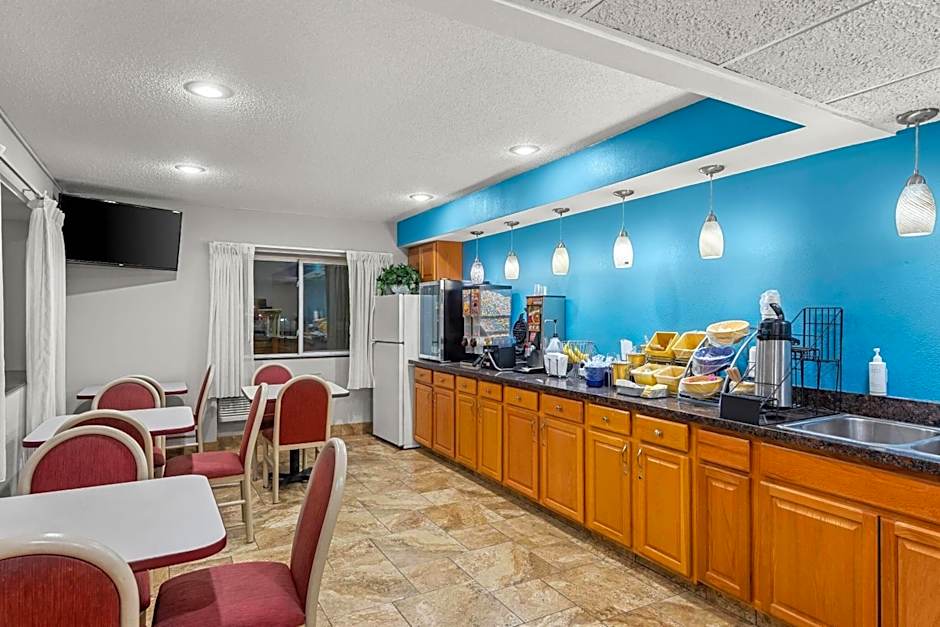 Days Inn by Wyndham Ames