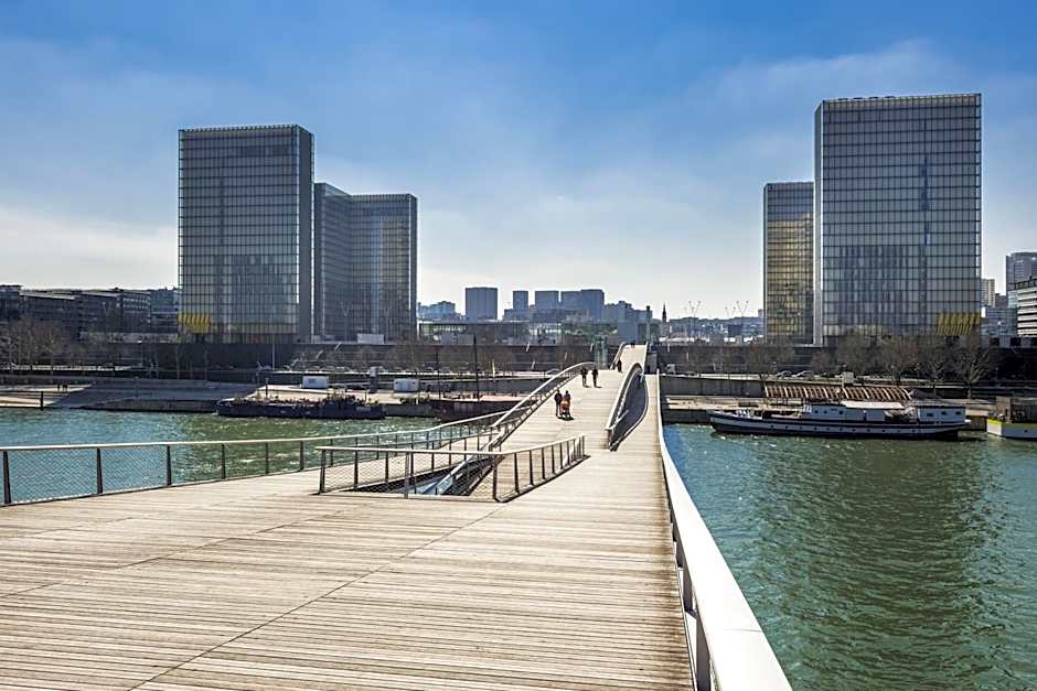 Mercure Paris Bercy Bibliotheque