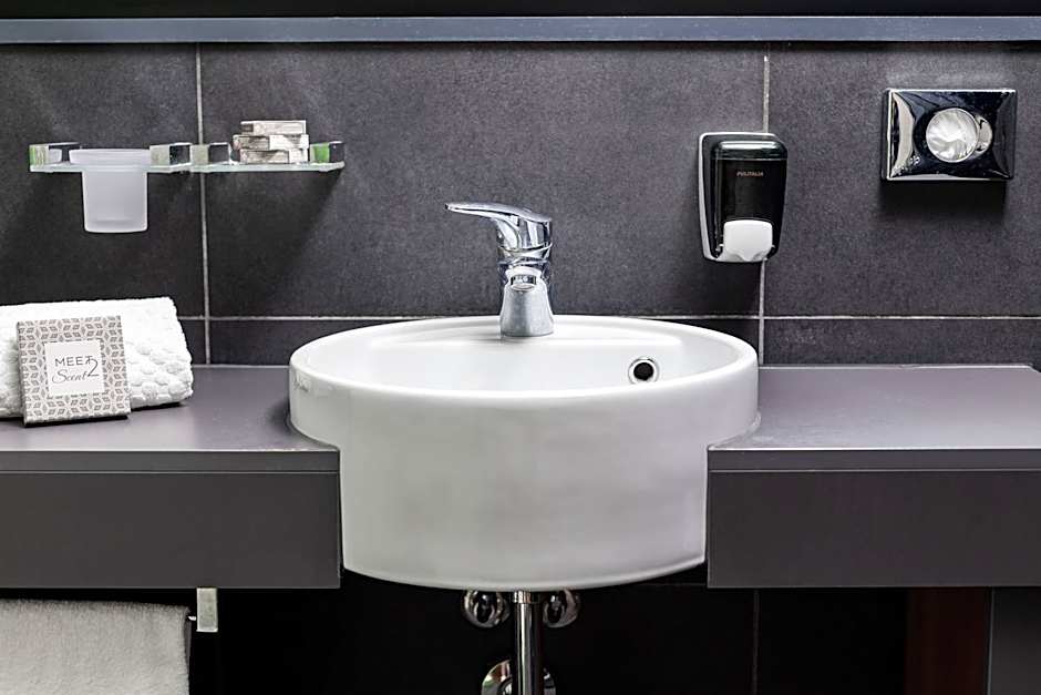 NEW IPOINT HOTEL