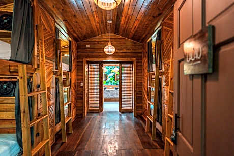 Private Cabin 8-Bed Dorm