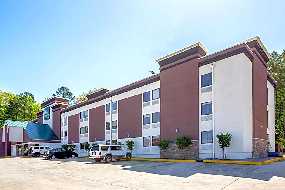 Quality Inn & Suites Near Six Flags East
