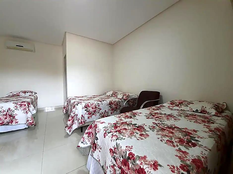 Suíte para 5 Pessoas com Ar e Próxima ao Centro