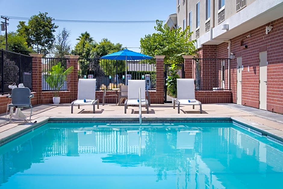 Holiday Inn Express & Suites Sacramento NE Cal Expo By IHG