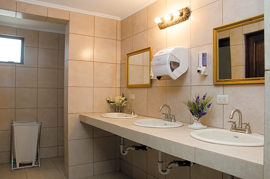 Plaza Real Suites & Apartments