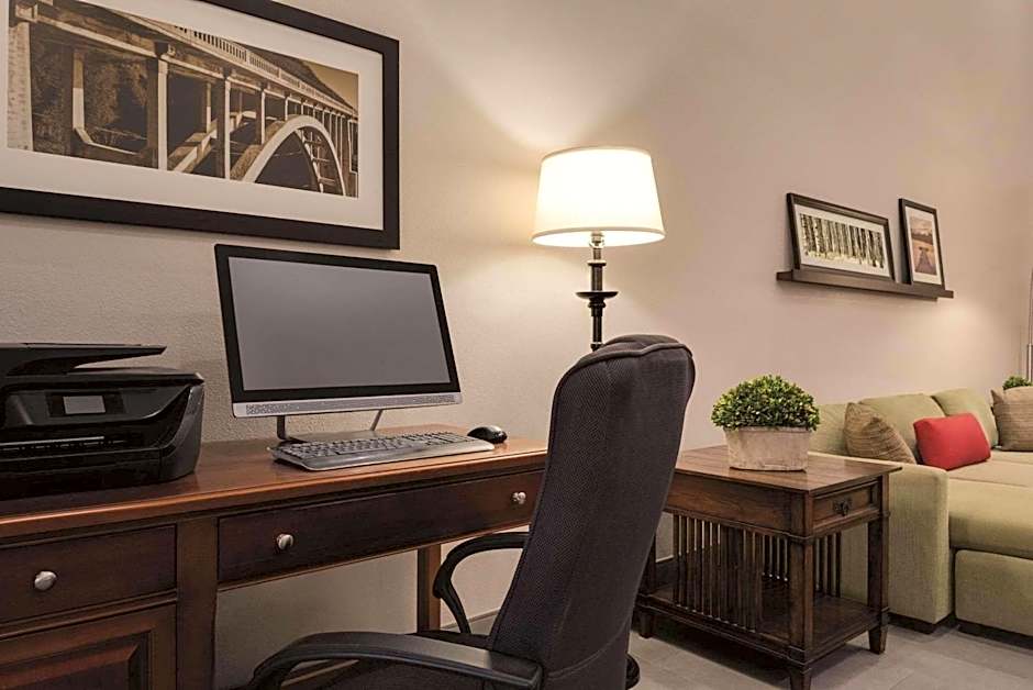 Country Inn & Suites by Radisson, Cedar Falls, IA