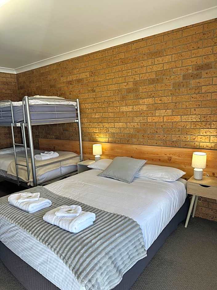 Deepwater Hotel