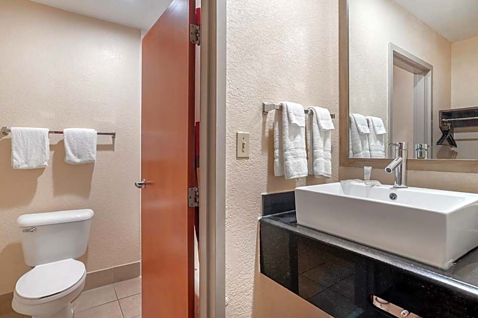 Red Roof Inn & Suites Vicksburg