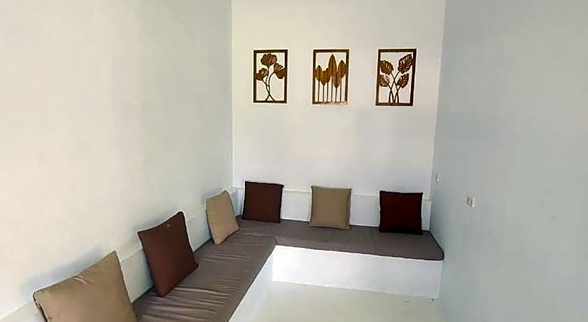 Collection O 93004 Double D Guest House