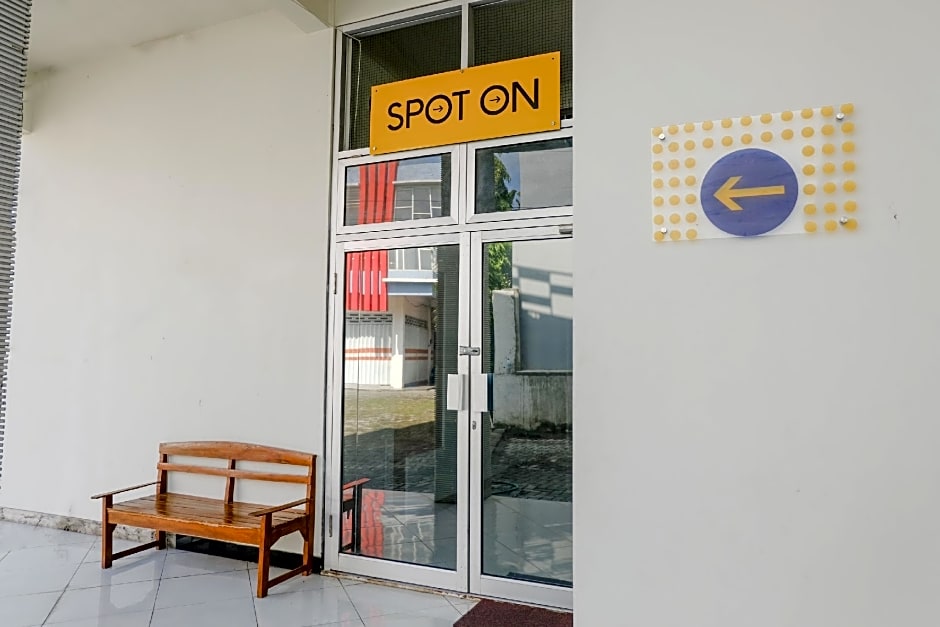 SPOT ON 2723 Gatsu Kost