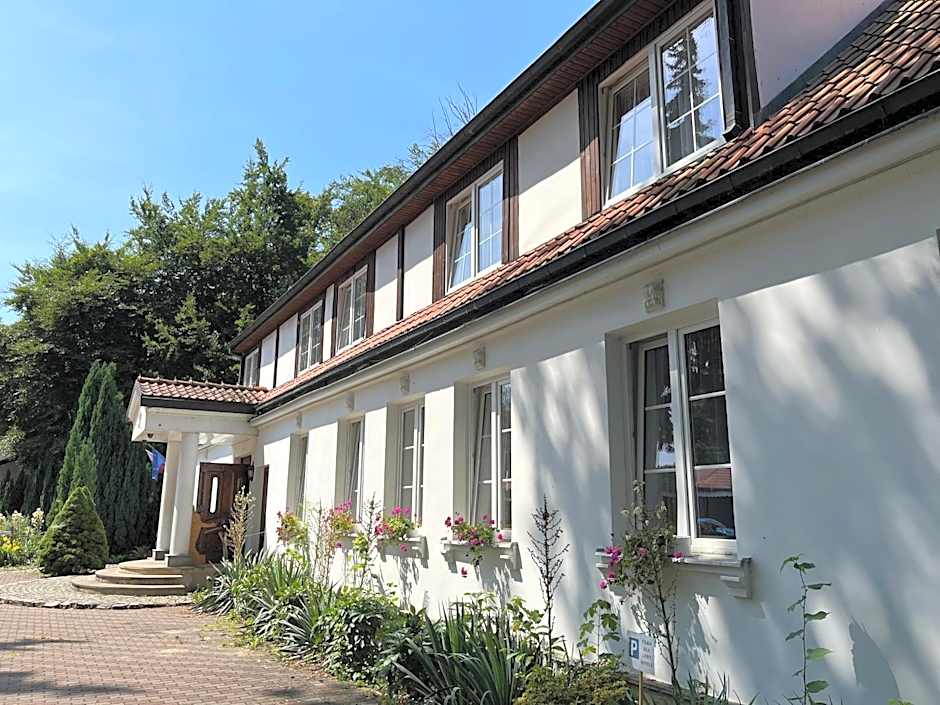 Dedek Park - historyczny dworek w pięknym Parku Skaryszewskim obok Stadionu Narodowego
