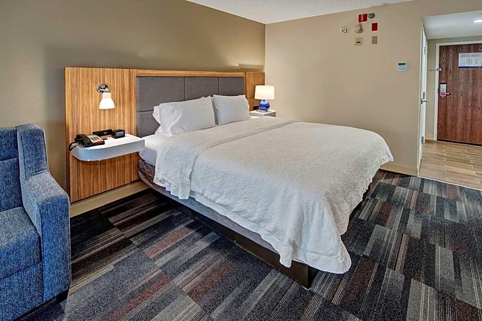 Photo 1 of 6 of 1 King Bed, Hearing/Mobility Accessible, Bathtub
