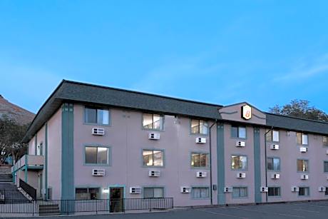 Super 8 by Wyndham Green River