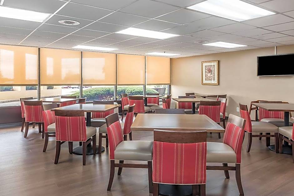 Comfort Inn & Suites Piqua-Near Troy-I75