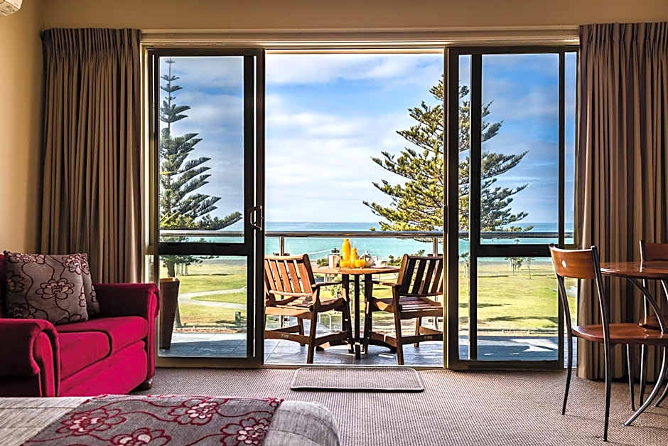 Pebble Beach Motor Inn