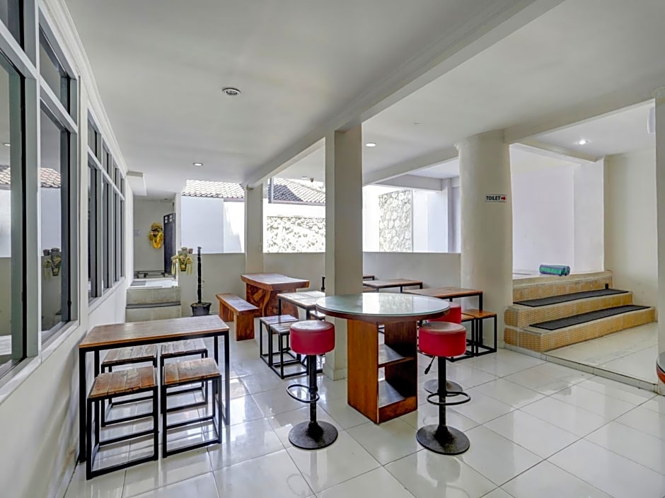 OYO 3950 The Ratna Hotel