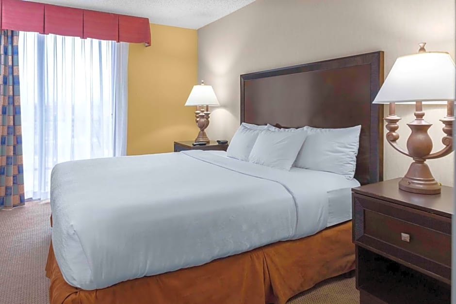 Embassy Suites by Hilton Kansas City Plaza