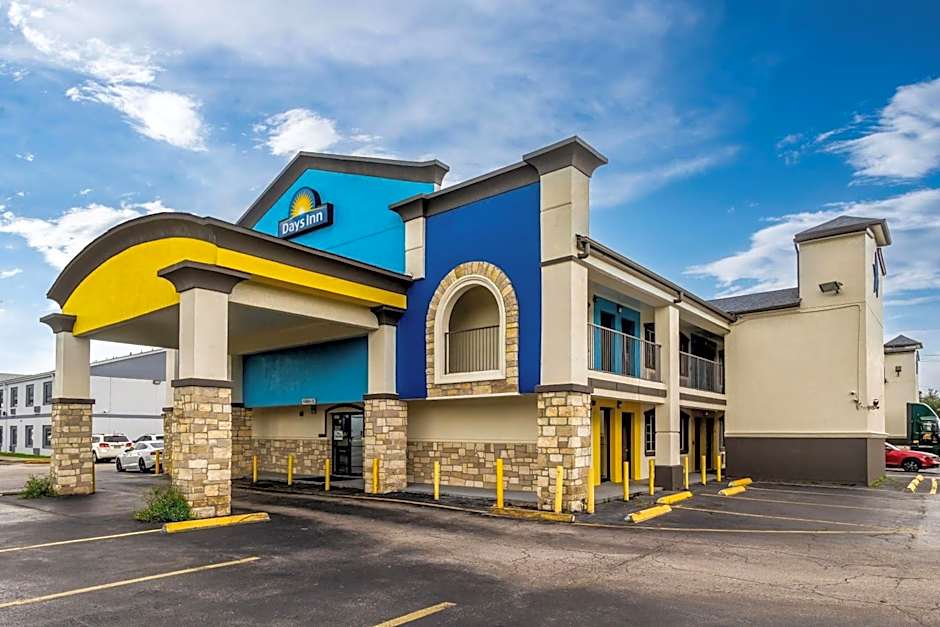 Days Inn by Wyndham Houston East