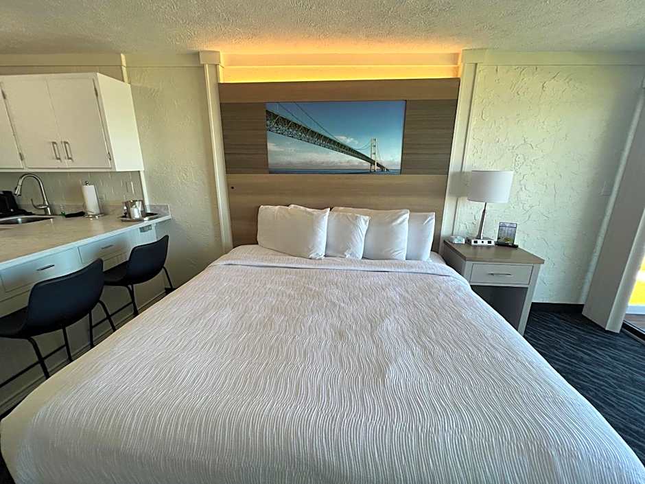 Photo 1 of 5 of Junior Suite, Beach View, Balcony